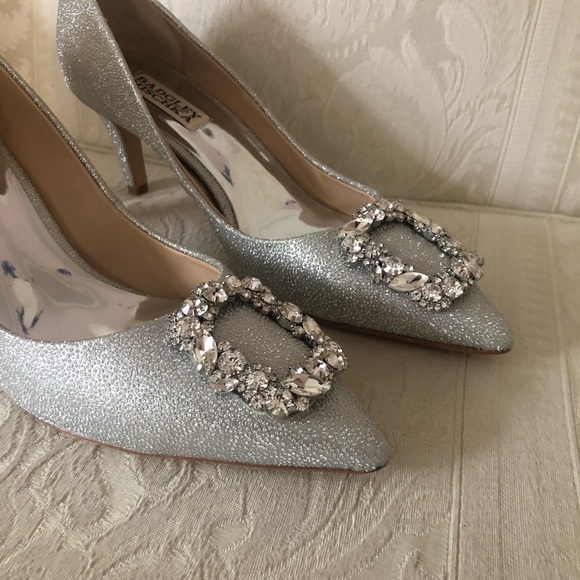 Breathtaking Badgley Mischka Carrie Crystal-Embellished Kitten Heel Pumps  6.5